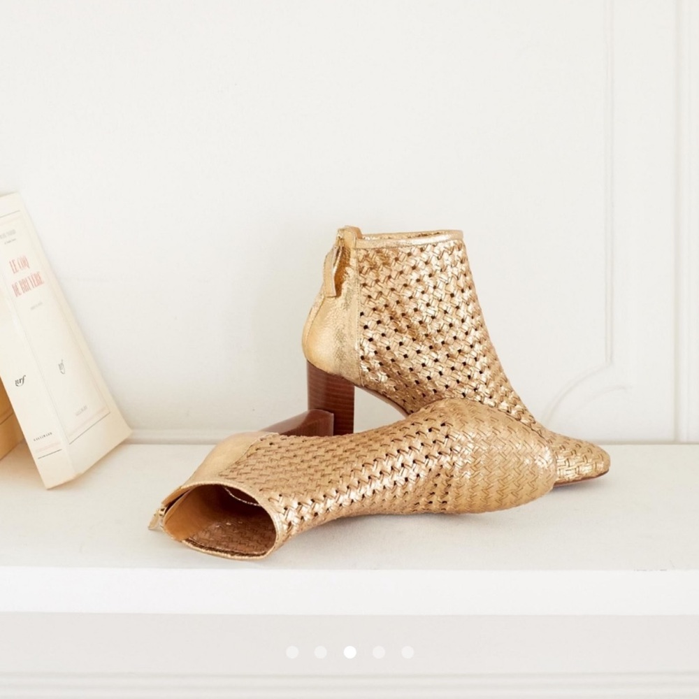 SÉZANE Alba Boots Gold Woven EUC